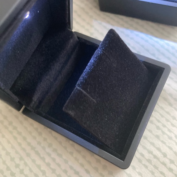 Black Ring and Bracelet Light Up Boxes Bundle - Picture 5 of 9